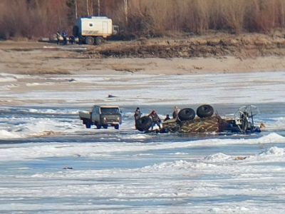 Вездеход провалился под лёд на реке Вилюй