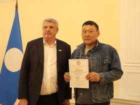 В Якутске презентовали книгу о Гавриле Никифорове — Манньыаттаах уола