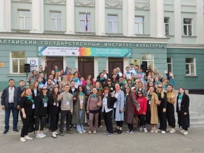 Представители АГИКИ презентовали вуз на молодежном форуме в Алтае