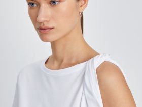 Топ из хлопка с открытым плечом и фигурным узлом