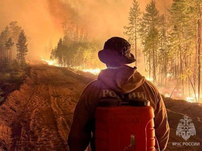 Жара и сухие грозы ухудшили ситуацию с лесными пожарами в трёх районах Якутии