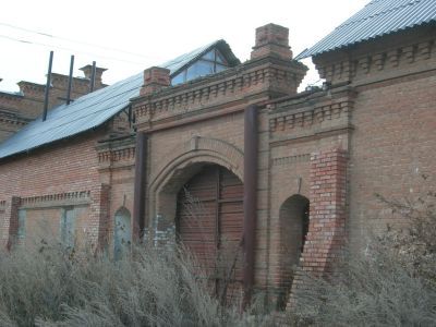 Кирпичная ограда