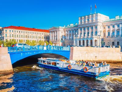 По Петербургу на теплоходе: каналы, мосты и Большая Нева