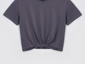 Футболка с узлом