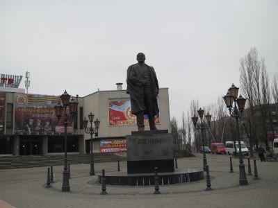 Памятник В.И.Ленину (ск. В.Б.Топуридзе, бронза)