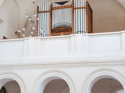 Орган и саксофон при свечах: Времена года и прогулка по Нью-Йорку