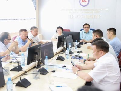 Спецпредставитель по Арктике Александр Акимов встретился с главами районов Якутии