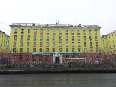 Дом жилой с магазинами