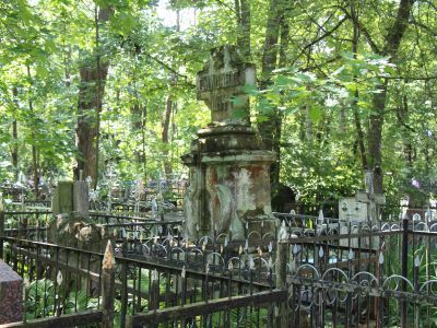 Могила известного музыкального деятеля Е.К. Альбрехта