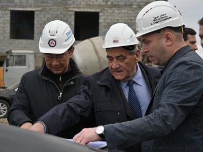 Айсен Николаев и Вячеслав Штыров осмотрели строящиеся объекты в Якутске