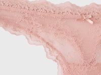 Розовые трусы-стринги из кружева Глория Джинс