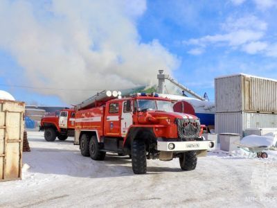В Якутске горел контейнер с битумом