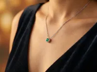 Колье из белого золота с изумрудом э4778кл02220890