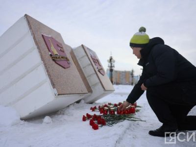 Стихийный мемориал открылся в Якутске после теракта в Подмосковье