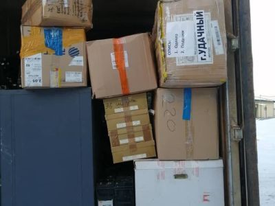 Жители Мирнинского района отправили груз с гуманитарной помощь для беженцев из Донбасса