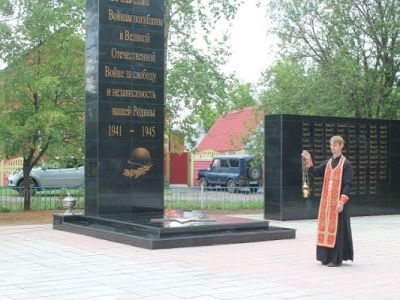 Мемориал, посвященный землякам-героям Советского Союза М. Т. Антясову, В. Я. Антропову, И. Ф. Бибишеву, Г. Л. Евишеву, И. А. Фролову, П. М. Мещерякову, Н. С. Чапаеву, И. Г. Черапкину
