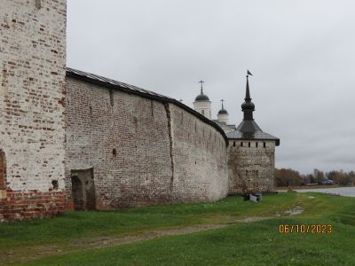 Прясло крепостной стены Успенского монастыря между Хлебенной и Поваренной башнями