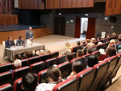 Александр Басыров провел встречу с работниками культуры, спорта и педагогами