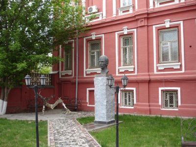 Памятник Б.М. Кустодиеву