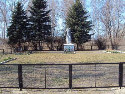 Братская могила 7 советских воинов, погибших в 1943 г. в боях с немецко-фашистскими захватчиками