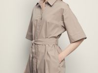 Платье с коротким рукавом и поясом