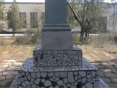 Братская могила советских воинов