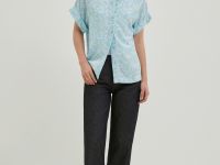 Блузка с коротким рукавом и отложным воротником