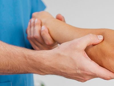 Реабилитация после перелома руки: этапы и методы восстановления