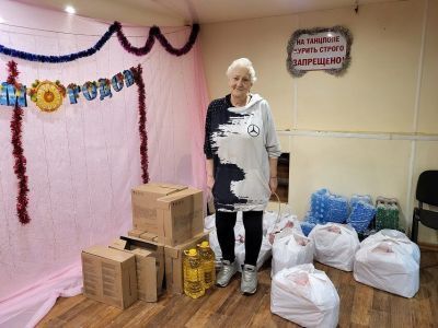 Алмазэргиэнбанк передал продукты социальной столовой в Якутске