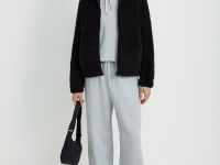 Меховая куртка с воротником-стойкой