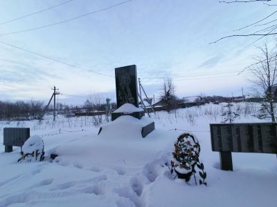 Братская могила воинов Советской Армии, погибших в феврале 1943 года