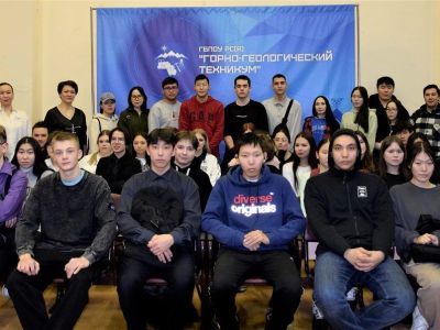 Маркшейдер Нежданинского рассказал студентам о своей работе