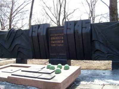 Памятник жителям пос. Артемовский, погибшим на фронтах Великой Отечественной войны