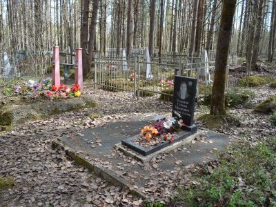 Могила полного кавалера орденов Славы С.Е.Льдинина (26.04.1905-27.12.1956 гг.)