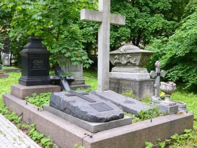 Надгробие Муравьевой М.Н. (Зейфарт)