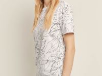 Футболка приталенного силуэта с цветочным принтом