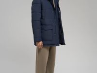 Утепленное полупальто с накладными карманами и капюшоном