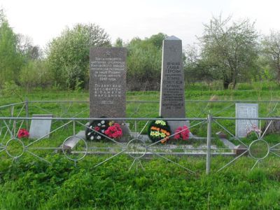 Братская могила бойцов Кировской дивизии народного ополчения г. Ленинграда, погибших в 1941 году при защите подступов к г. Ленинграду от немецко-фашистских захватчиков
