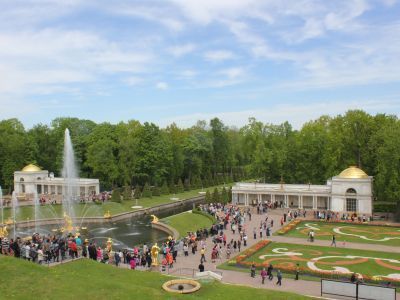 Партерные цветники (восточный и западный)
