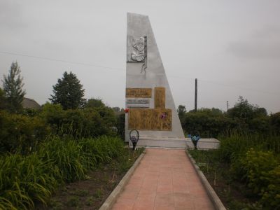 Братская могила 31 мирного жителя, расстрелянного в 1942 г. немецко-фашистскими захватчиками