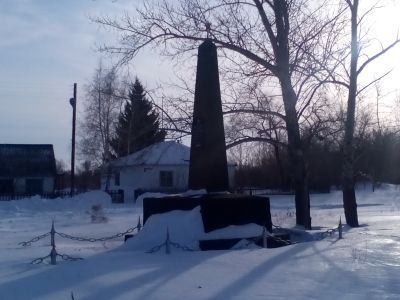 Братская могила партизан, погибших 7 октября 1919 г. в бою под Солоновкой (обелиск)