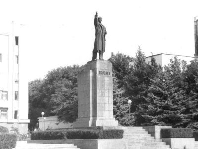 Памятник В.И.Ленину