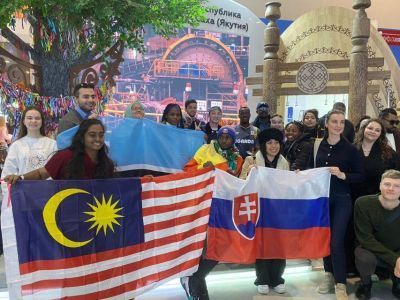 «Посетители часто спрашивают о погоде в Якутии»: стендисты рассказали о работе на выставке «Россия»