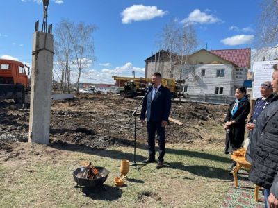В селе Чурапча забили первую сваю библиотеки-архива