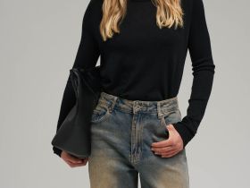 Джемпер приталенного кроя с шерстью