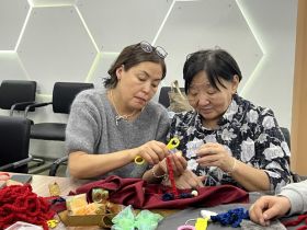 В Якутии создали первые сенсорные фартуки для людей с деменцией