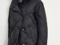 Пуховое пальто с капюшоном и воротником-стойкой