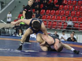 В Якутске стартовал международный турнир Романа Дмитриева по вольной борьбе