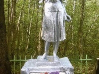 Братская могила советских воинов, погибших в боях с фашистами