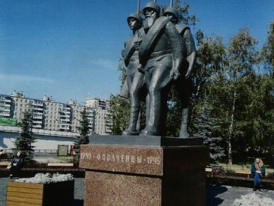 «Ополченцы» - скульптурная группа